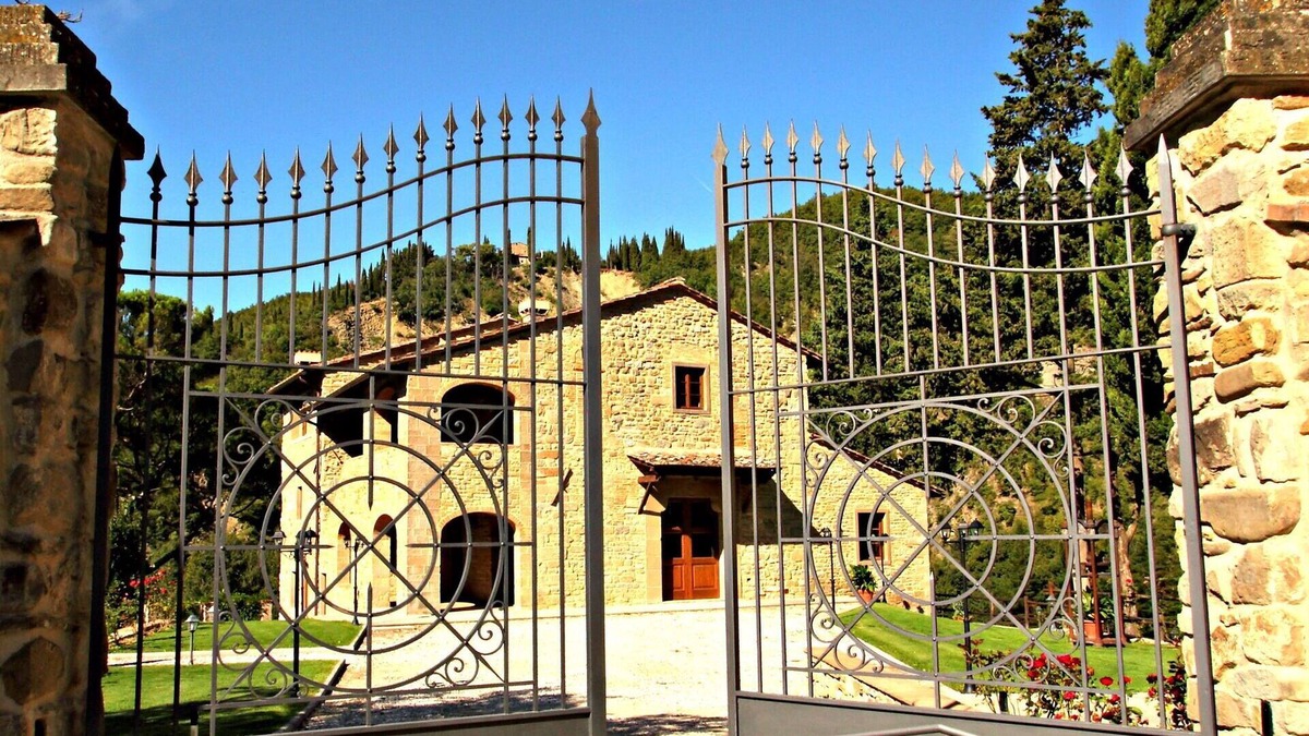 Dicomano Apartment | Beautiful apartment for 5 guests with pool, WIFI, TV and pets allowed