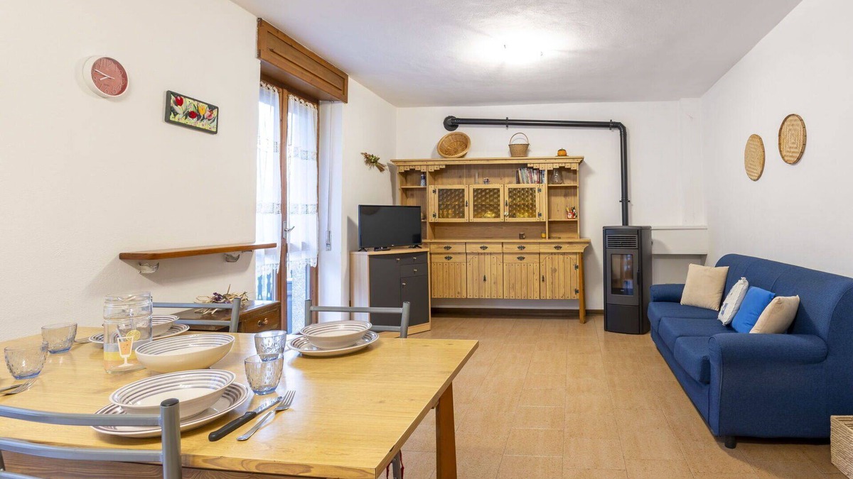 Cataeggio Apartment | Beautiful apartment for 4 guests with TV and terrace