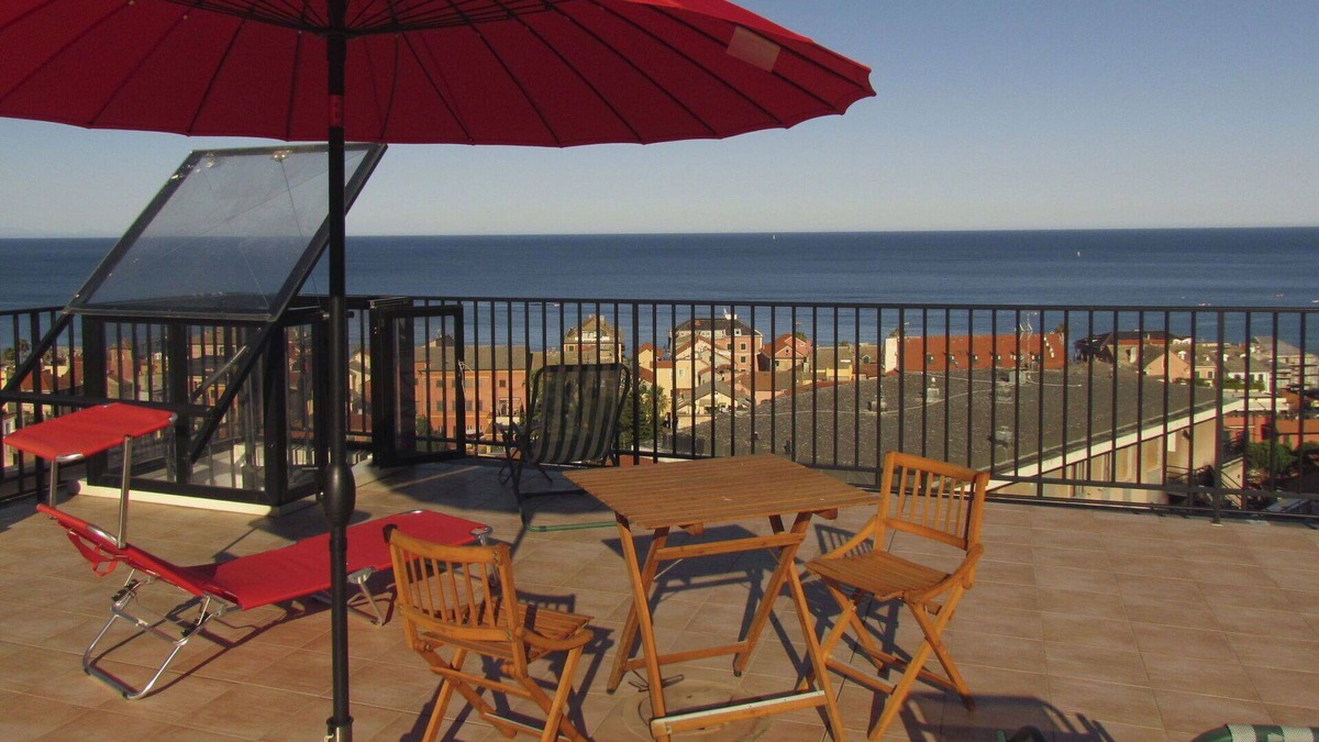 Laigueglia Apartment | Beautiful apartment for 6 people with A/C, WIFI, terrace, pets allowed and panoramic view