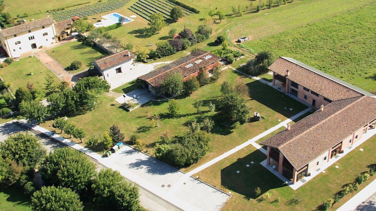 Povoletto House | Beautiful apartment in villa for 4 guests with A/C, WIFI, pool, TV, terrace and pets allowed
