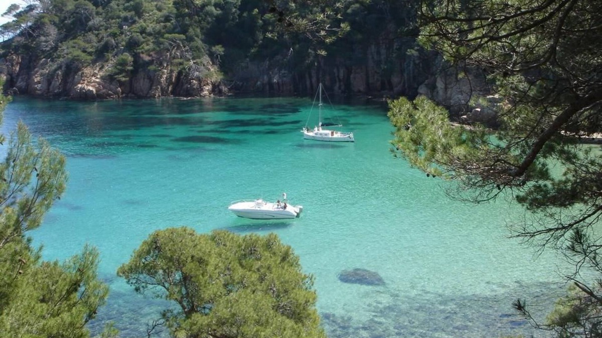 Sa Tuna Apartment | *Beautiful apartment, just 20 meters from the promenade of Sa Tuna beach, in Begur. Enjoy