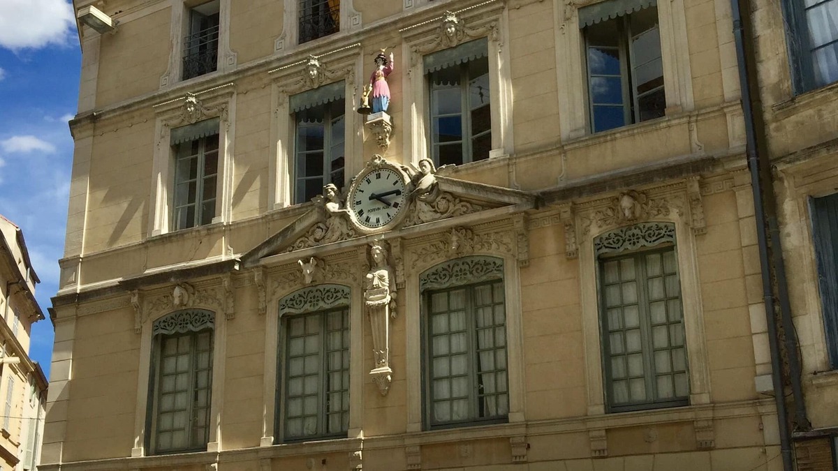 Nimes City Centre Apartment | Beautiful apartment of 93 m2 in the heart of the historic center 6 people