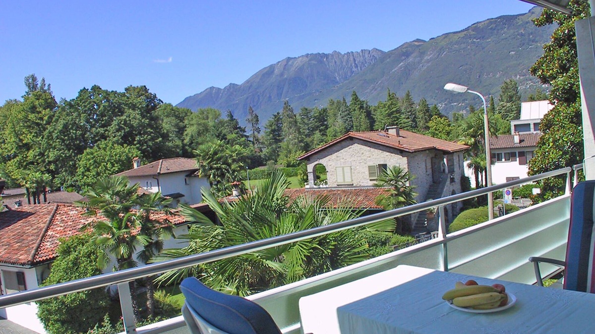 Ascona Apartment | Beautiful apartment on the top floor of a well-kept residence with swimming pool