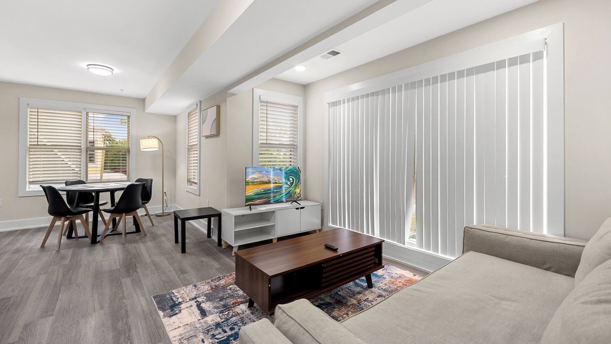 Columbia Heights Apartment | Beautiful Apartment Duplex near Metro