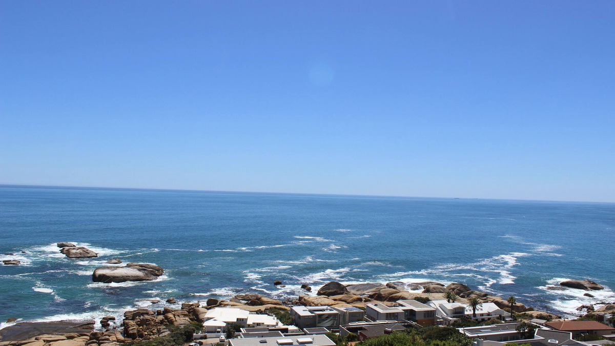 Hout Bay Apartment | Beautiful apartment with stunning views in breathtaking Llandudno, Cape Town