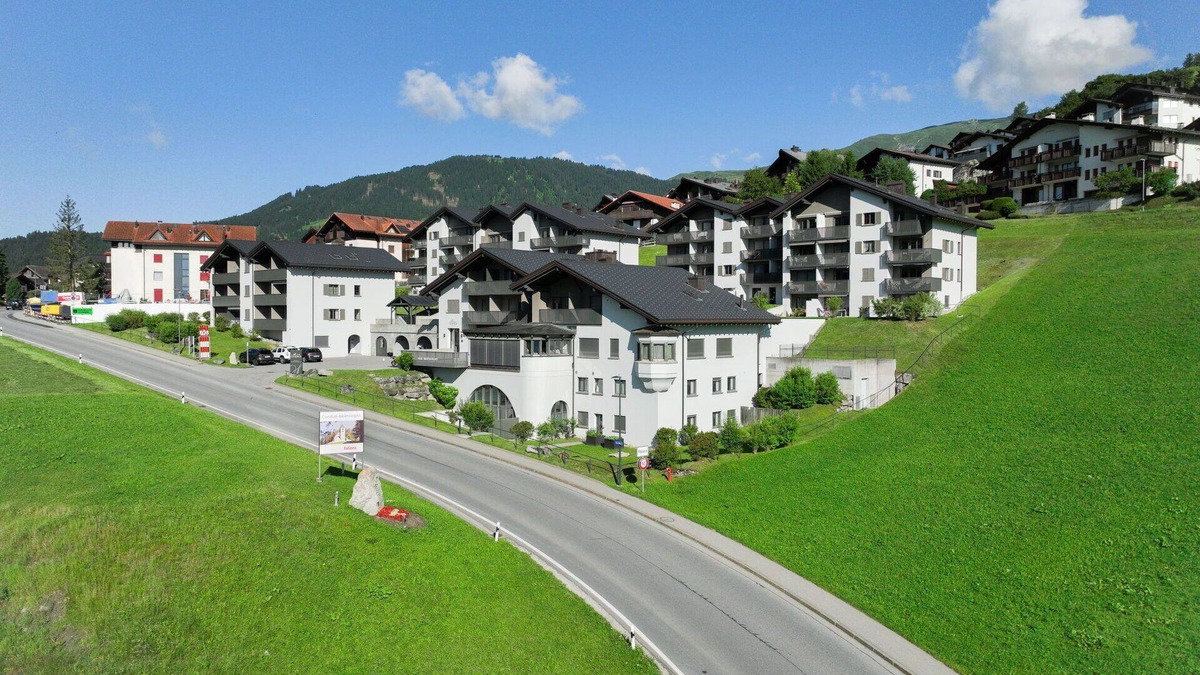 Falera Apartment | Beautiful apartment with WIFI, pool, TV, balcony, pets allowed, panoramic view and parking