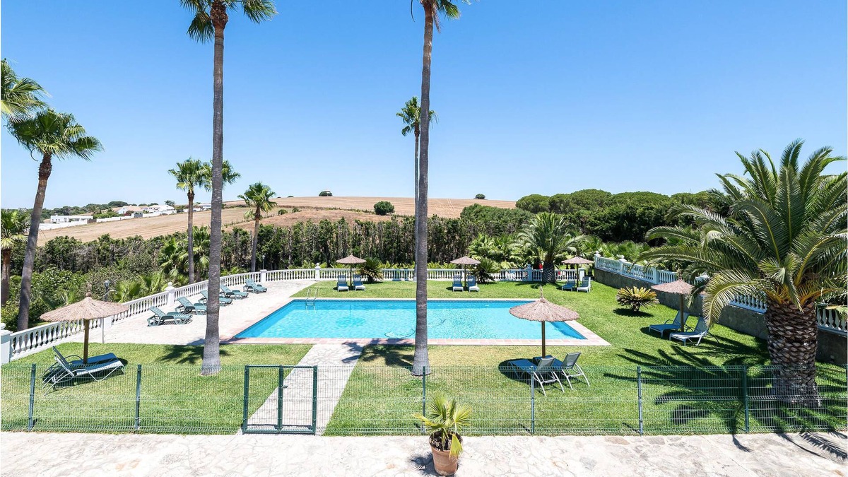 Brena y Marismas de Barbate Natural Park Apartment | Beautiful apartment with outdoor pool, located very close to beautiful nature and only 3 km from the