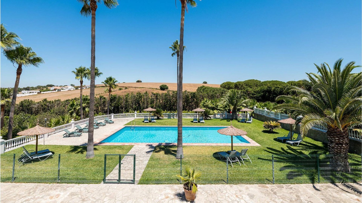 Brena y Marismas de Barbate Natural Park Apartment | Beautiful apartment with outdoor pool, located very close to beautiful nature and only 3 km from the