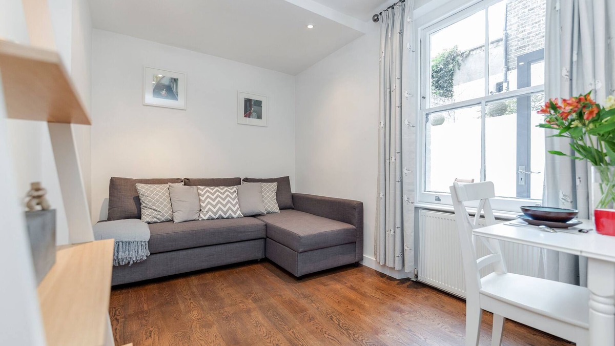 Redcliffe Apartment | Beautiful Apartment with Patio in Chelsea