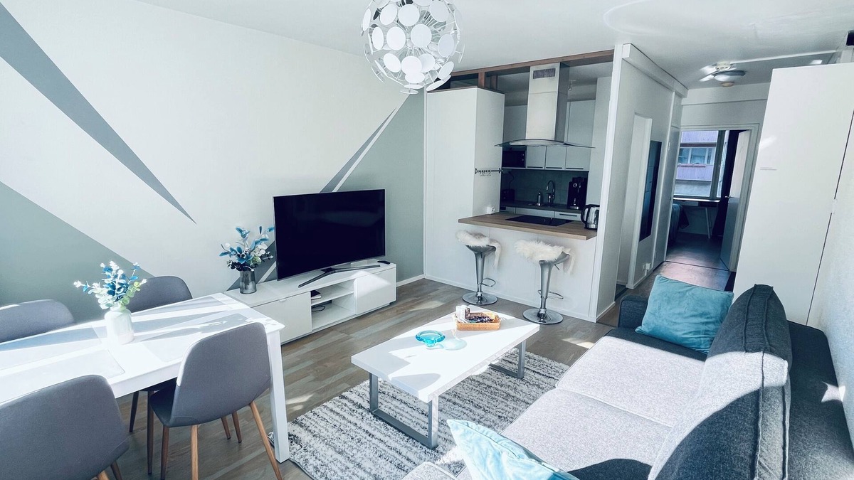 Turku Apartment | Beautiful apt. with balcony, 5min walk to Aura river, 8min walk to market square