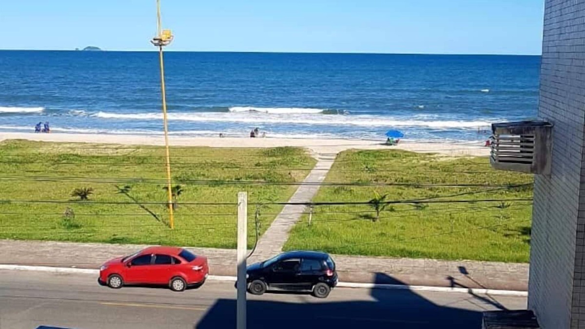 Matinhos Apartment | BEAUTIFUL APTO, SACADA WITH VIEWS TO THE SEA, THROUGH THE SACADA 02 KM FROM THE PAST OF THE EAST