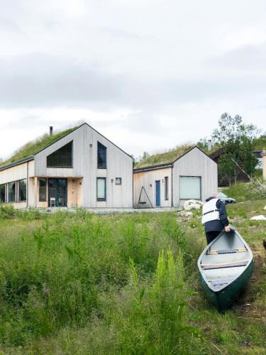 Vinje House | Beautiful Architecture By Vågslidvatnet Lake