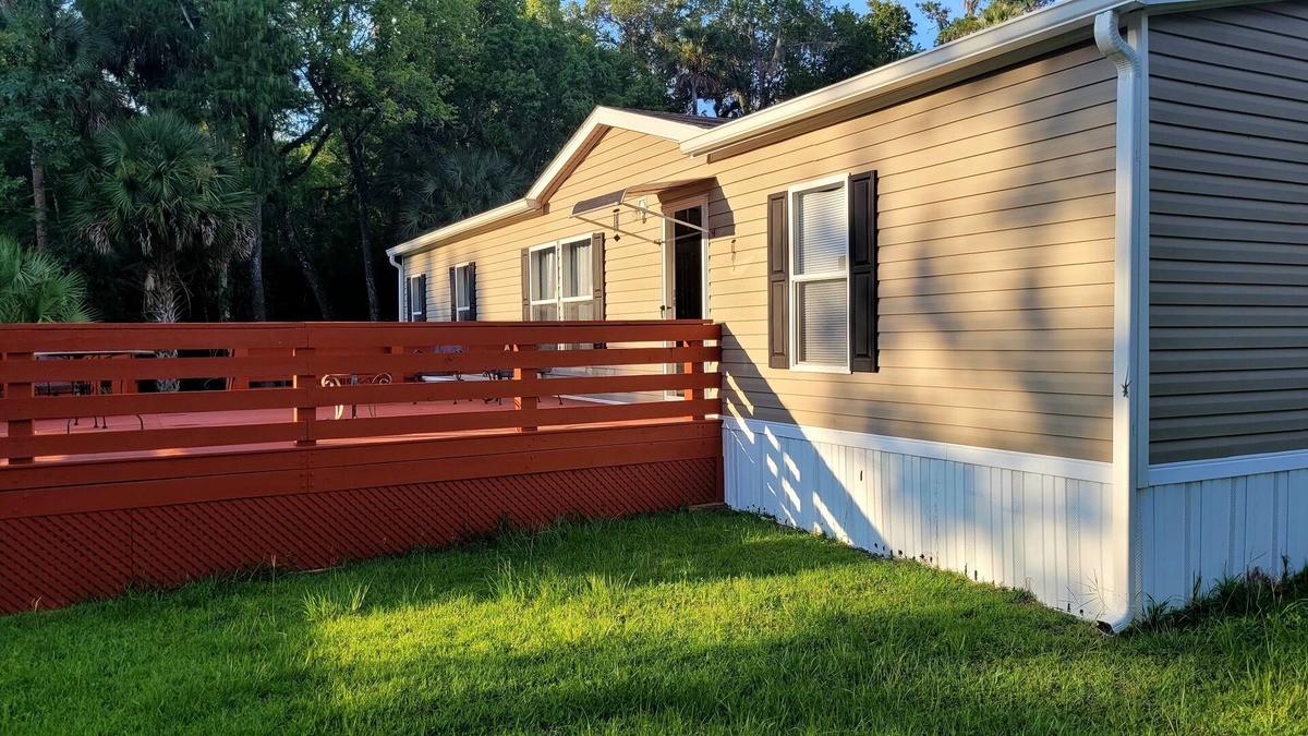 Astor House | Beautiful Astor Forest. Boaters paradise. Smoke free Pet friendly