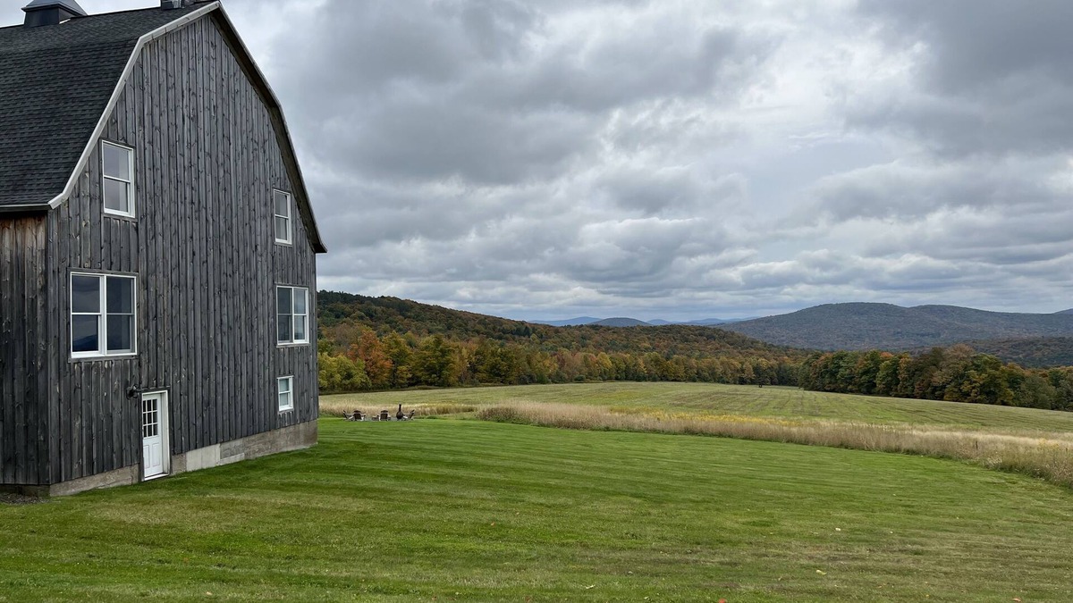 Stamford House | Beautiful Barn Estate: 5 bdrms 5 bathrooms, fireplaces, views & more