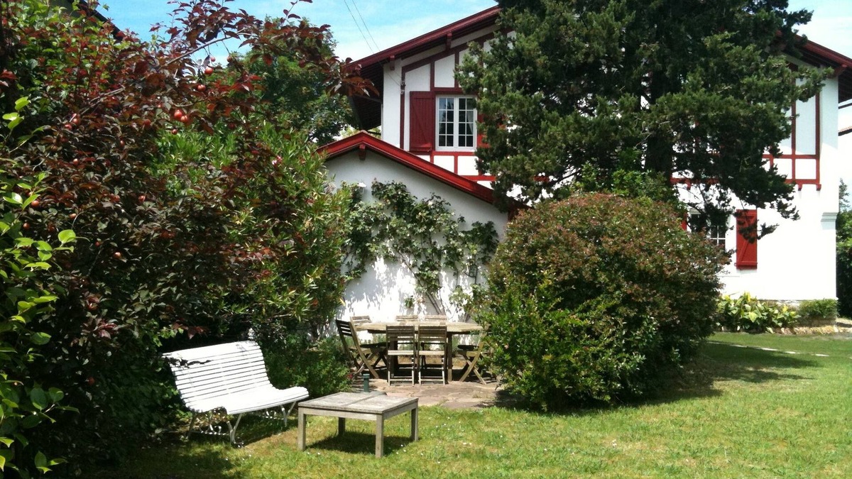 Bayonne House | Beautiful basque house of the 30 completely renovated on a garden of 1200 m2