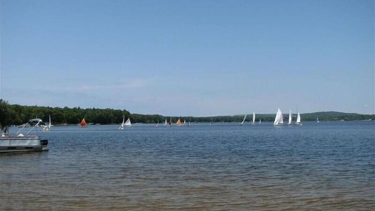 Pentwater House | Beautiful Bass Lake in Pentwater