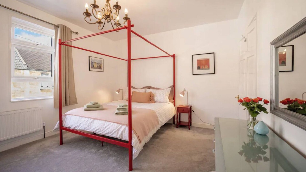 Bath House | Beautiful Bath Home - Sleeps 7, Perfect for Families or Friendship Groups