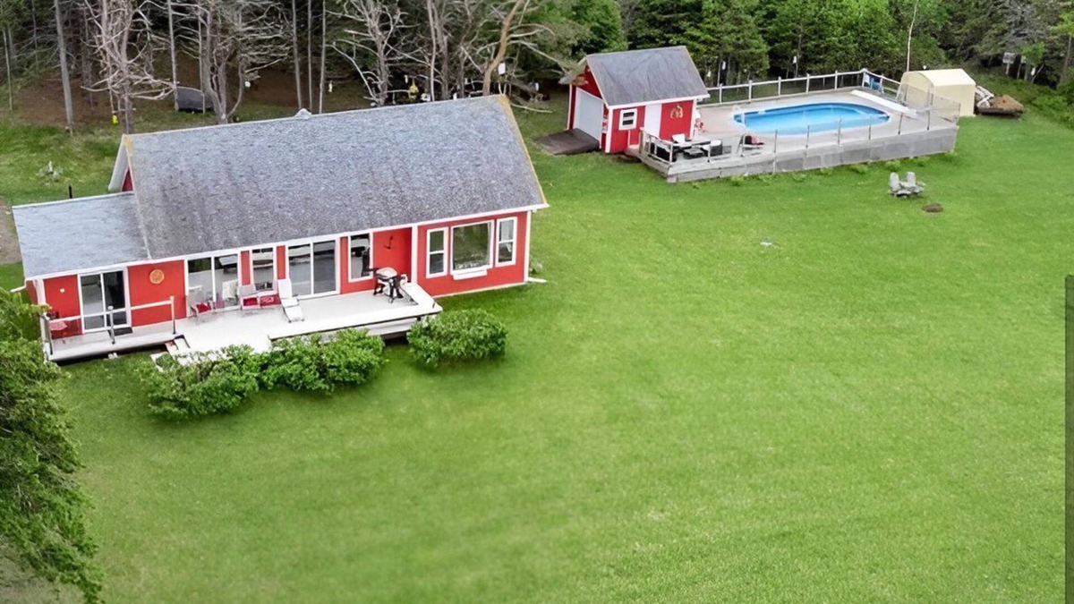Brackley Beach Cottage | Beautiful Bay Cottage *Private Heated Pool and Beach Access*
