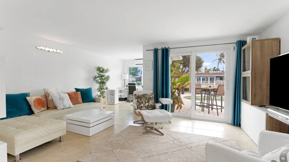Argonaut Isle House | Beautiful Bayfront House 3Bed 2Bth Home w/parking