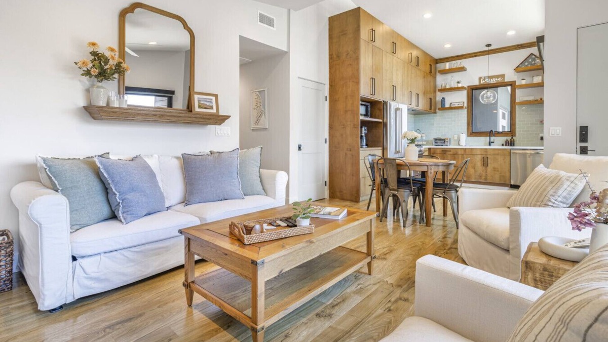 Crown Point House | Beautiful Bayside Beach Home in Pacific Beach