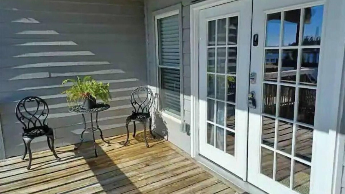 Jacksonville House | Beautiful Baywatch Waterfront Home At ShoreLine Drive