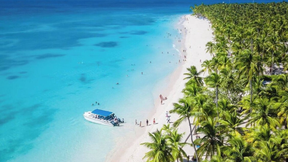 Los Melones Condo | Beautiful beach 1st floor Condo near to the pool and 500 ft from Bayahibe beach