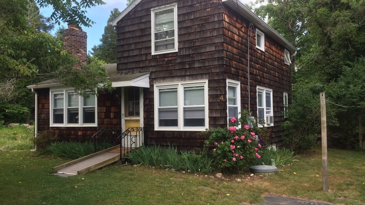 Waterford Cottage | Beautiful Beach and Cozy Cottage for Off-Season Beach Getaway. Discounted Rates!