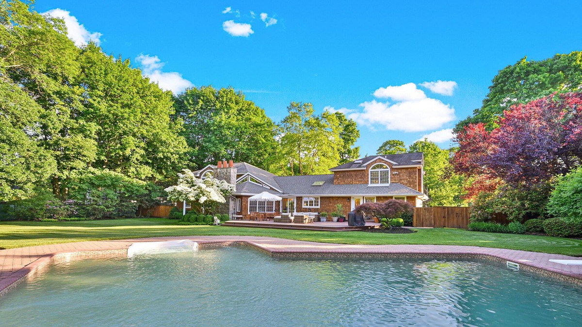 East Moriches House | BEAUTIFUL BEACH ESCAPE NEAR WESTHAMPTON BEACH VILLAGE!!