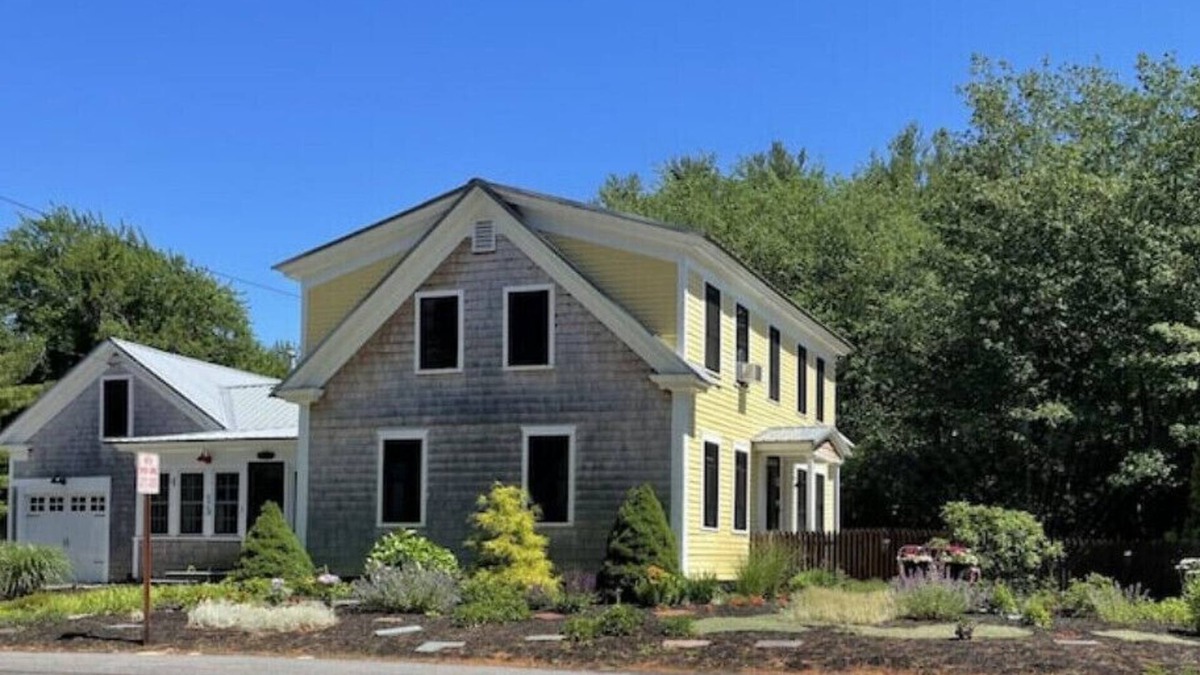 Southern Coast House | Beautiful Beach Farmhouse