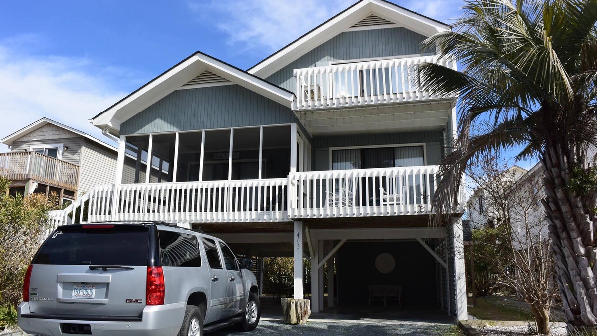 Sunset Beach House | Beautiful Beach House on 40th Street with Views of Ocean