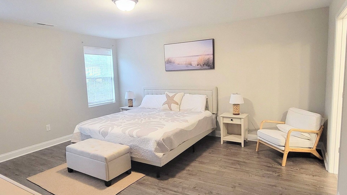 Sunset Beach House | Beautiful beach themed 4-bdrm home in Sunset Beach. Newly added private fencing!