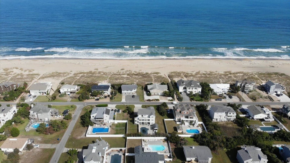 Sandbridge House | Beautiful Beach Palace With a Gorgeous View!