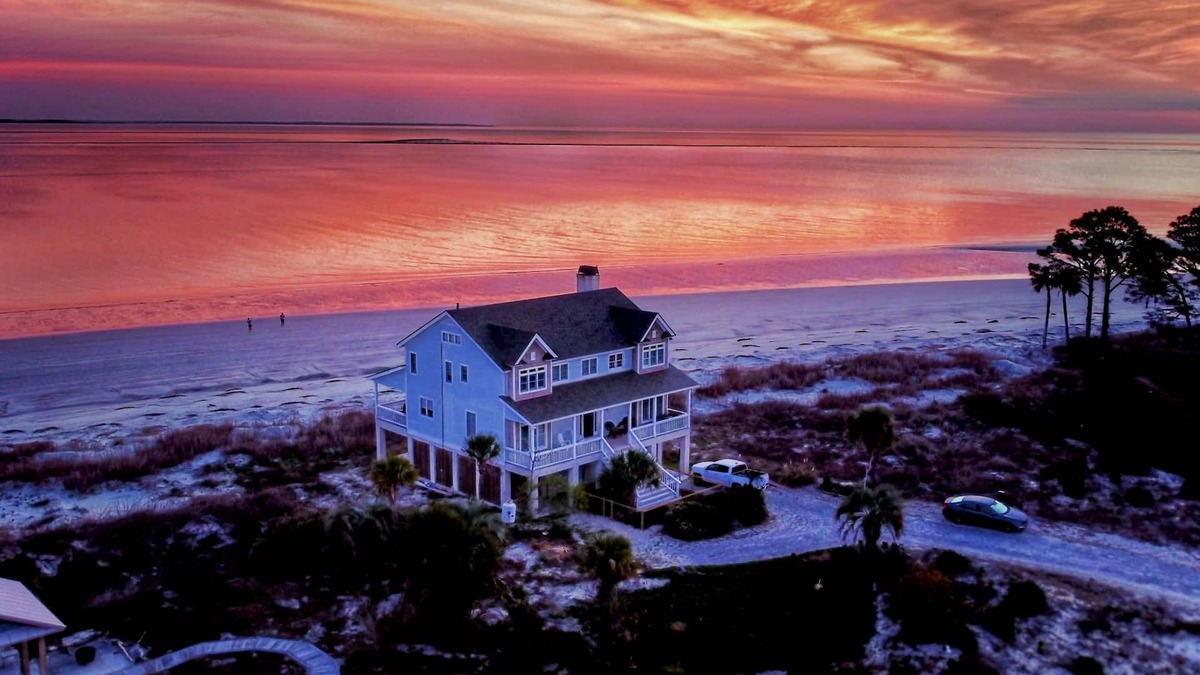Beachwalk House | Beautiful Beachfront House With Amazing Views!