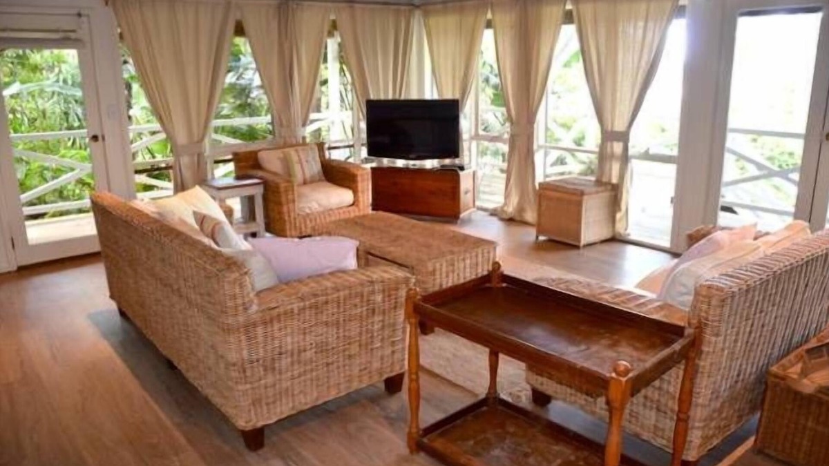 Rosedale House | Beautiful Beachfront Palm Beach Style House
