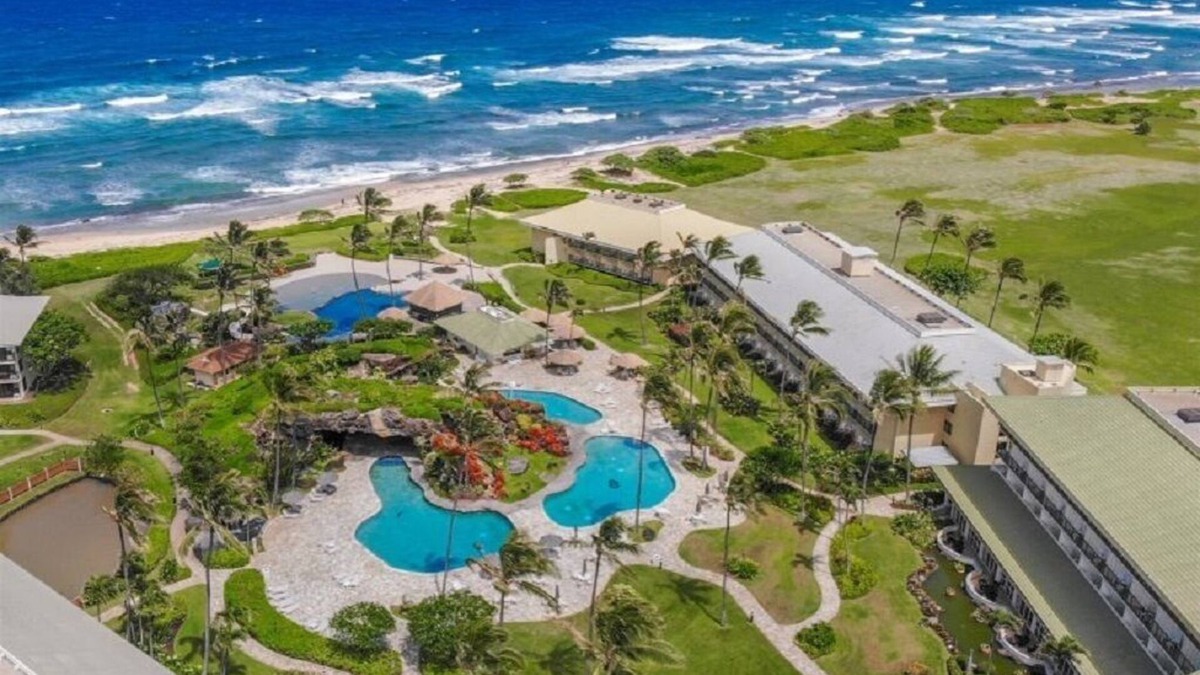 Hanamaulu Condo | Beautiful Beachfront Resort, Resort and Oceanview Unit, 4 pools, 2 Jacuzzis,