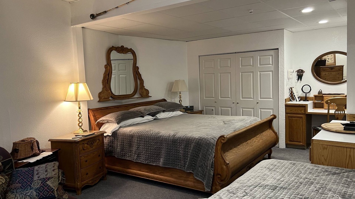Healy Bed & Breakfast | Beautiful bedroom with king and twin, private bath, max 3 with cooked breakfast