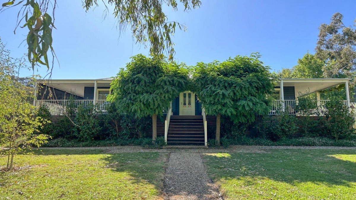 Beechworth House | Beautiful Beechworth home walking distance to town