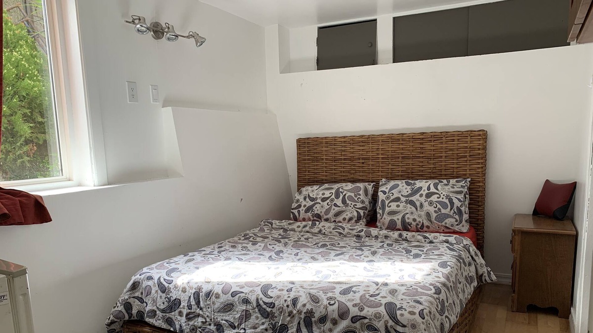 Westwood Highlands House | Beautiful big 1bedroom unit in a huge yard