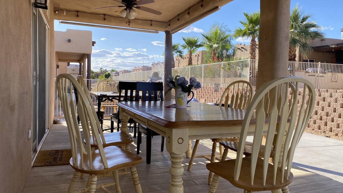 Mohave Valley House | Beautiful Big House one block from the Colorado River
