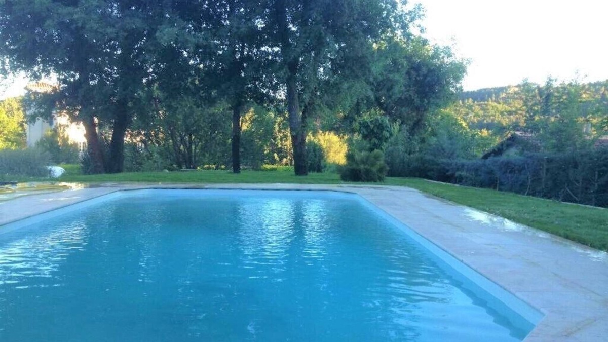 La Bouilladisse Apartment | Beautiful Bouilladisse house with large garden and swimming pool