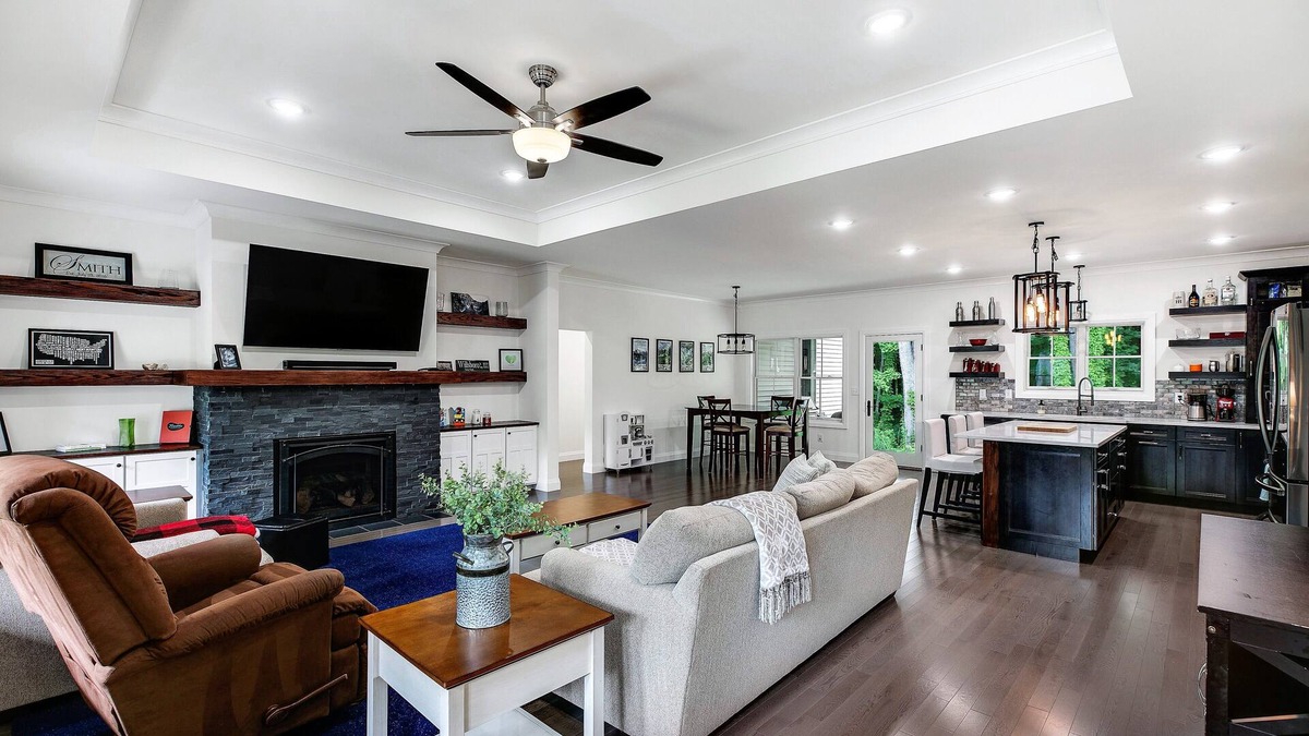 Saratoga Springs House | Beautiful Brand New 4- Bedroom Saratoga Springs Home - PRIVATE 2+ Acres