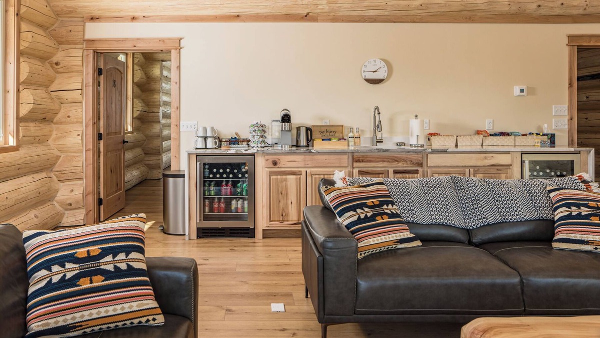 Glacier View Ski Chalet | Beautiful BRAND NEW 4 Bedroom Chalet at the Majestic Valley Wilderness Lodge