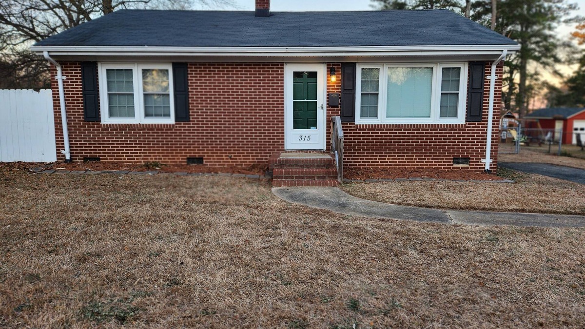 Roanoke Rapids House | Beautiful Brick Home in Walking Distance to Lake Beach Area