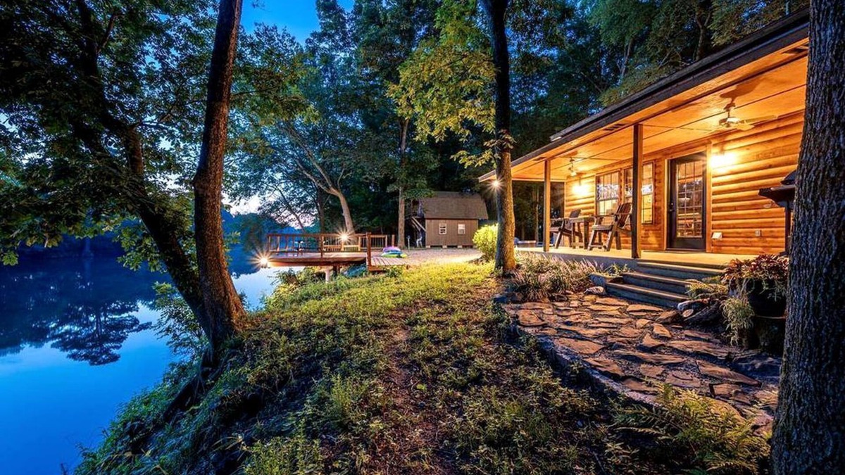 Broken Bow House | Beautiful Broken Bow Cabin with Private River Access