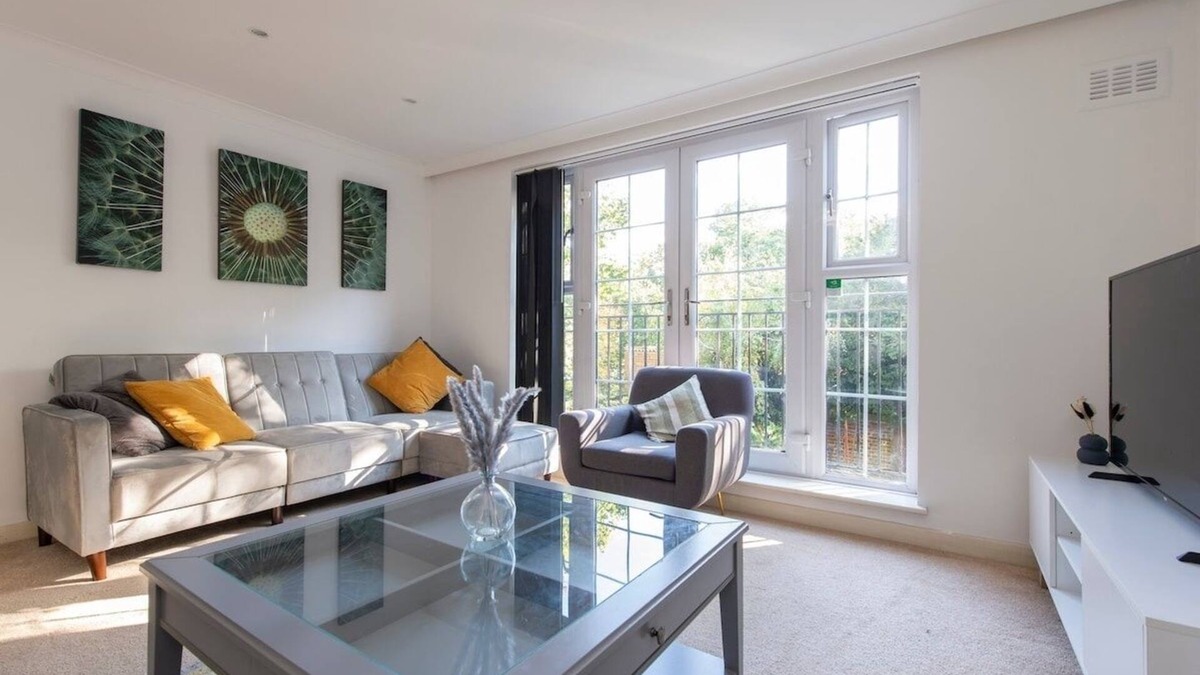 London Borough of Bromley House | Beautiful Bromley perfect for contractors and families