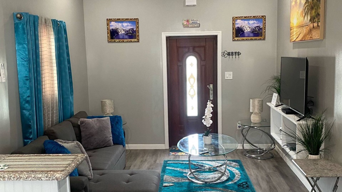 North Palmetto Point Cottage | Beautiful 1BR cottage in North Palmetto Point w/A/C, Wi-Fi, washer & dryer
