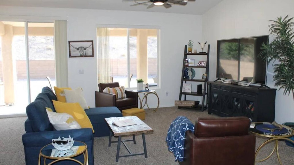 Bullhead City House | Beautiful Bullhead Retreat