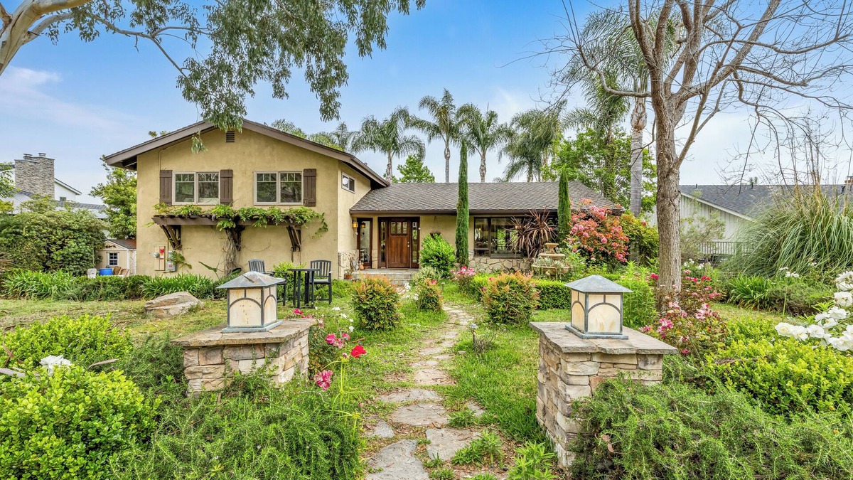 San Juan Capistrano House | Beautiful custom home on half-acre lot in the heart of San Juan Capistrano