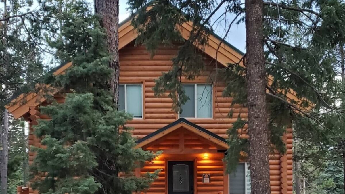 Duck Creek Village Cabin | Beautiful Cabin in Duck Creek Village