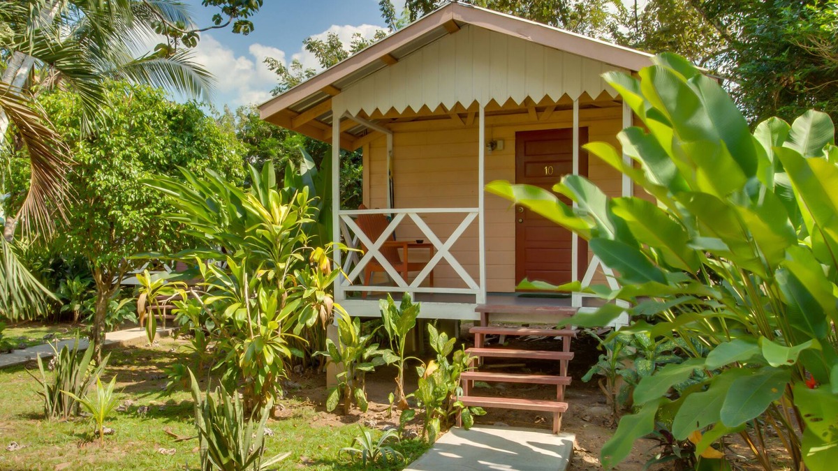 San Ignacio House | Beautiful Cabana, hammock, pool, Wi-Fi, AC, spa, trails, tropical gardens- MB